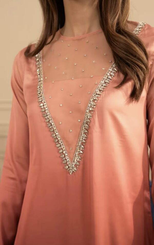 Long kurta with hand-embellishment neckline E005